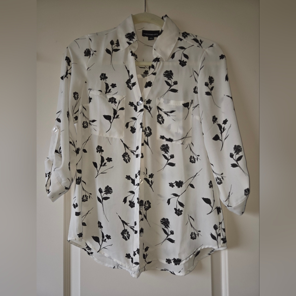 Black Floral Women's Blouse, size XS